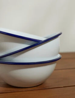 Enamelware Cereal Bowl (Set Of 4) By Crow Canyon 13 Enamelware Cereal Bowl (Set Of 4) By Crow Canyon -Home Furnishings Store EnamelwareCerealBowl 20oz BlueRim Setof4 7507