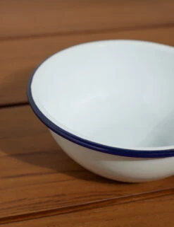 Enamelware Cereal Bowl (Set Of 4) By Crow Canyon 14 Enamelware Cereal Bowl (Set Of 4) By Crow Canyon -Home Furnishings Store EnamelwareCerealBowl 20oz BlueRim Setof4 7510