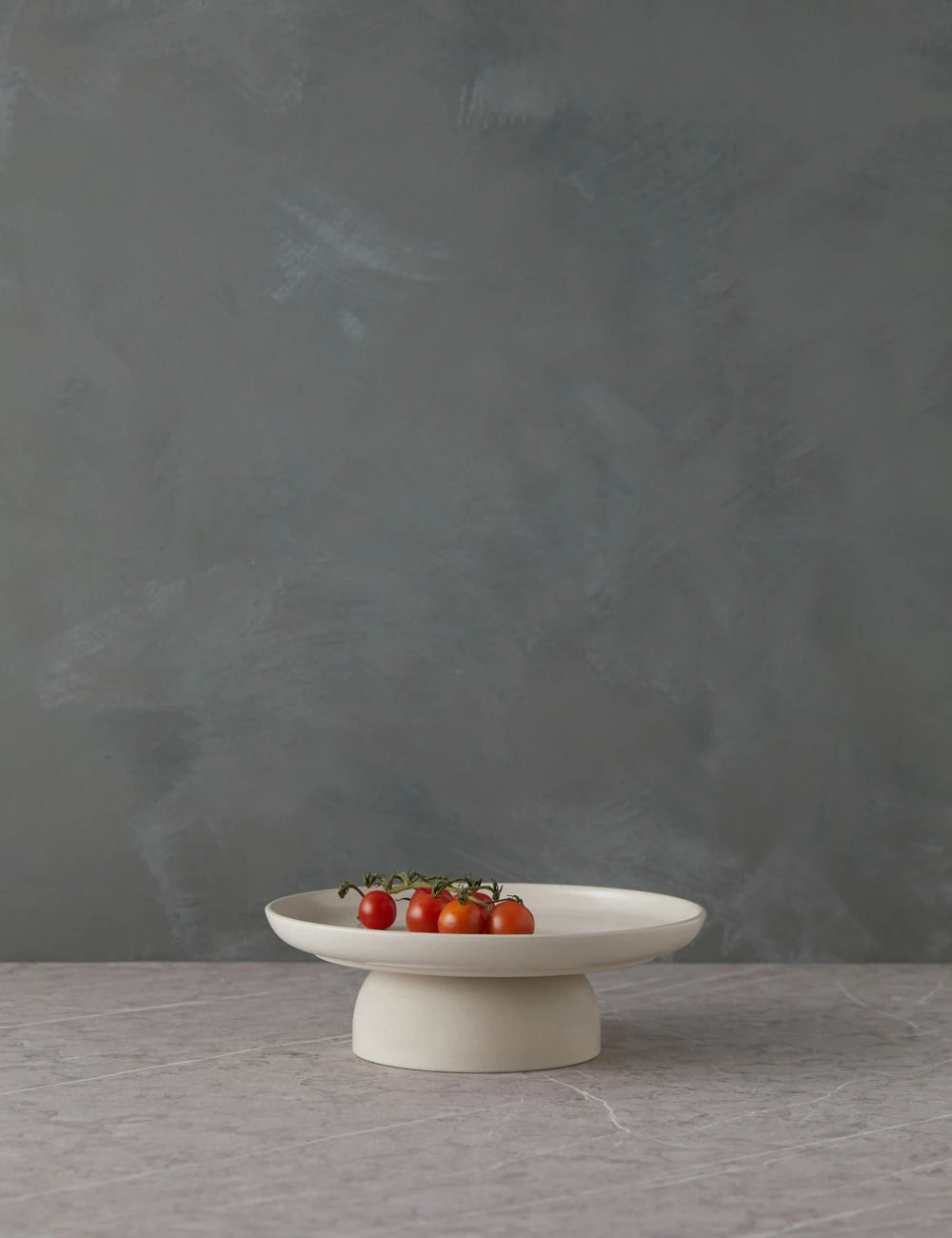 Pacifica Footed Plate, Vanilla By Casafina 1 Pacifica Footed Plate, Vanilla By Casafina