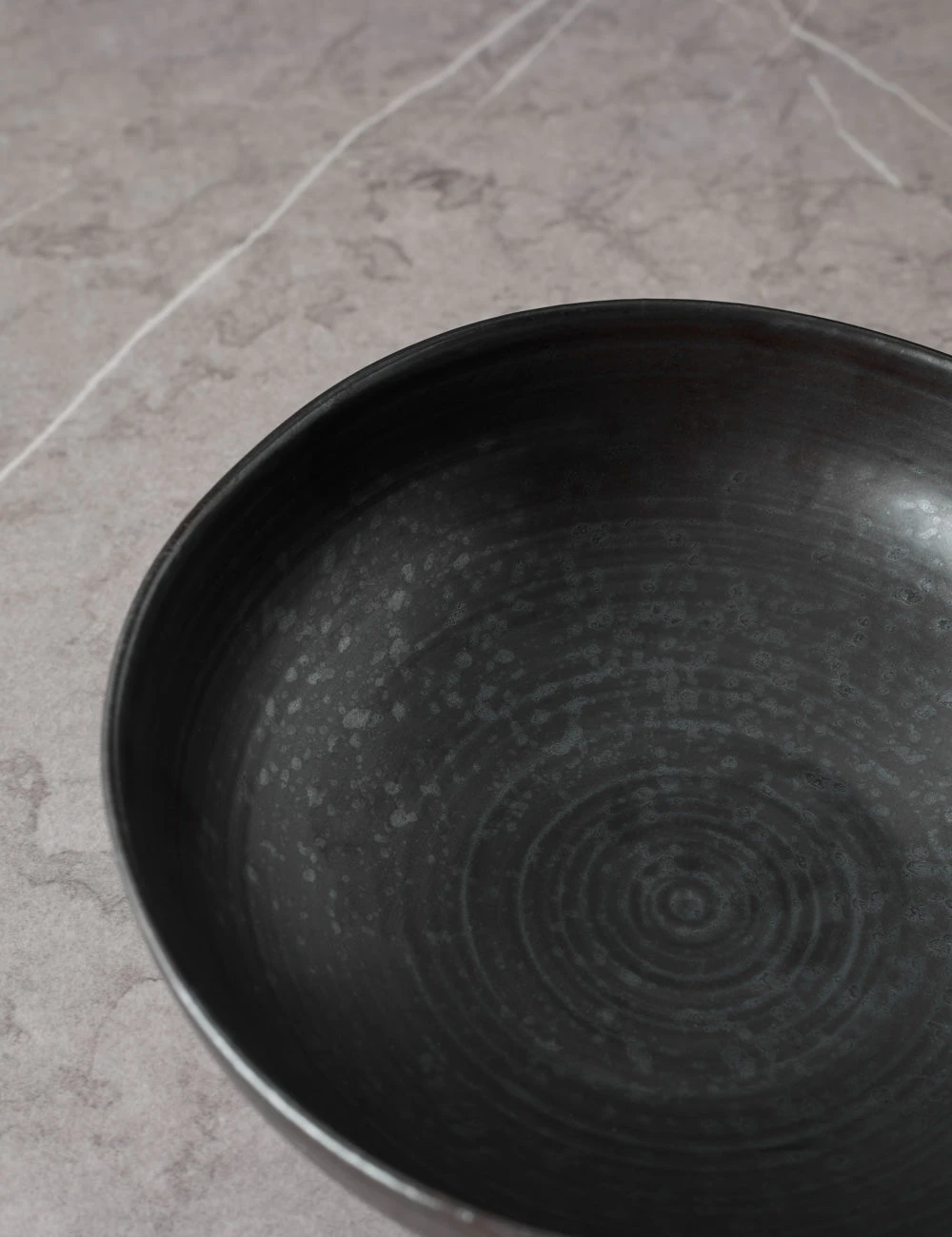 Weilan Low Serving Bowl, Black/Brown 4 Weilan Low Serving Bowl, Black/Brown - Image 4