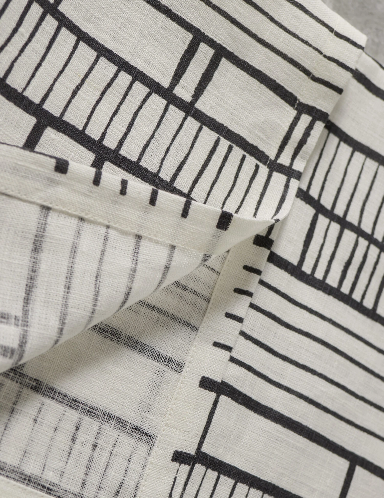 Sector Linen Napkins (Set Of 4) By Hadiya Williams 4 Sector Linen Napkins (Set Of 4) By Hadiya Williams - Image 4