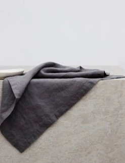 Linen Table Napkins (Set Of 4) By Cultiver 21 Linen Table Napkins (Set Of 4) By Cultiver -Home Furnishings Store cultiver linen table napkins set of 4 charcoal gray 1