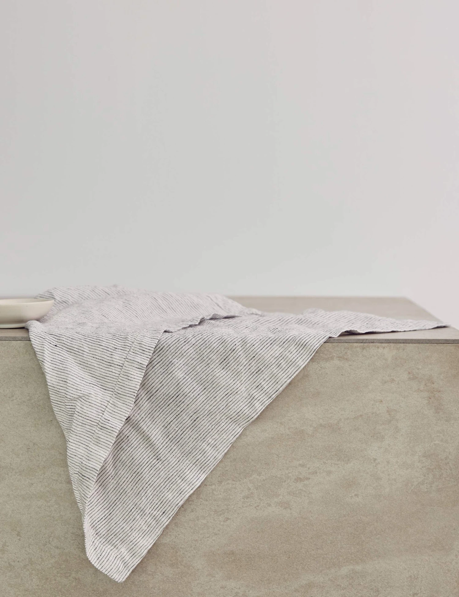 Linen Table Napkins (Set Of 4) By Cultiver 14 Linen Table Napkins (Set Of 4) By Cultiver - Image 14